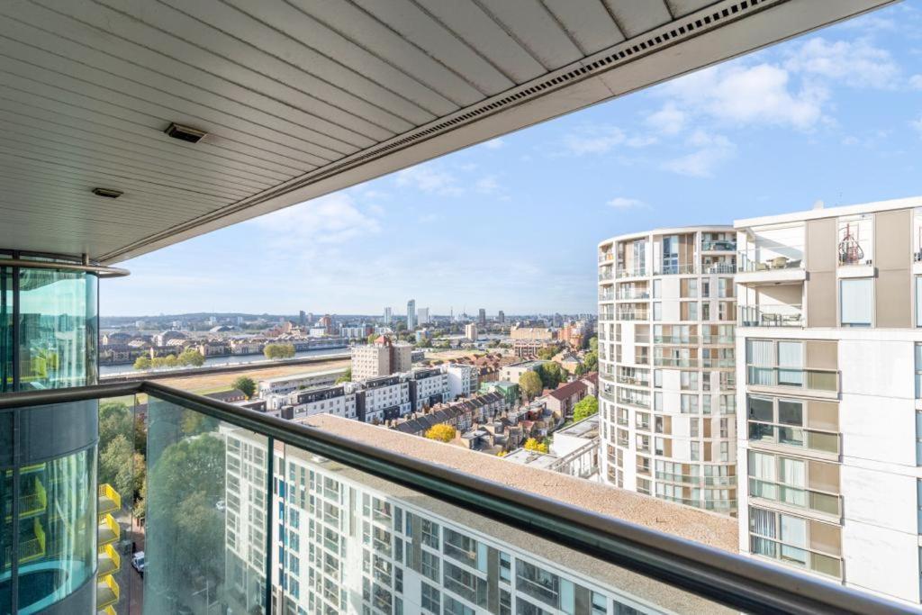 Docklands Cozy View Apartment London Ngoại thất bức ảnh